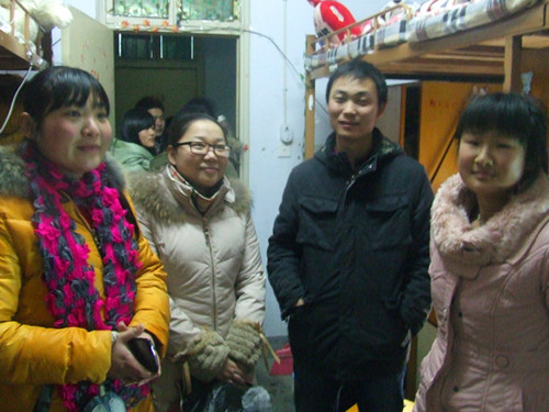 新学期威尼斯人平台(中国)唯一官方网站
辅导员班主任老师深入学生宿舍看望返校学生