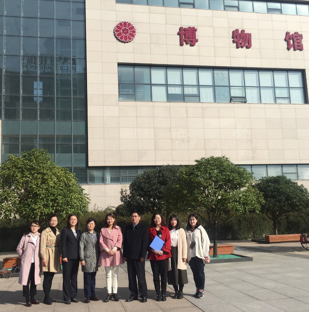 威尼斯人平台(中国)唯一官方网站
领导赴信阳市博物馆看望实习研究生