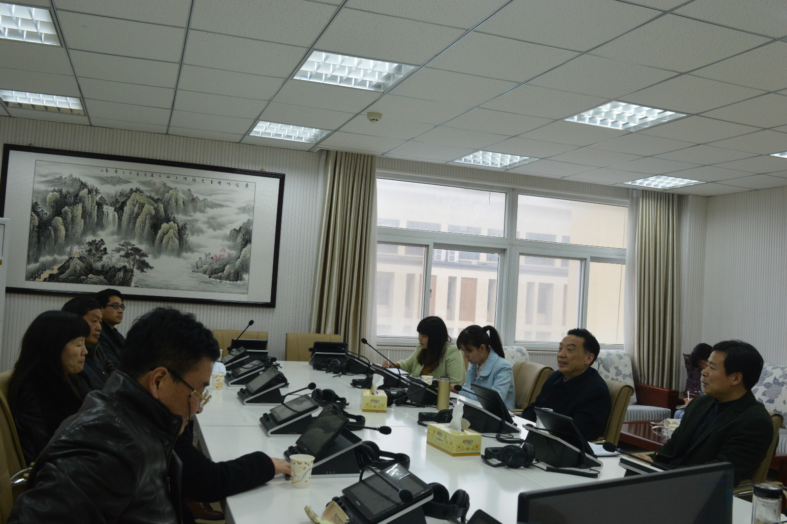 威尼斯人平台(中国)唯一官方网站
举办退休教师座谈会