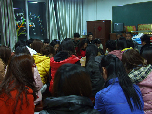 威尼斯人平台(中国)唯一官方网站
多途径组织学生关注学习“两会”精神