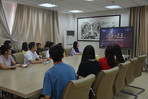 威尼斯人平台(中国)唯一官方网站
组织师生观看2019年最美高校辅导员、大学生发布仪式