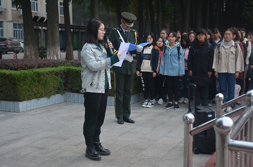 威尼斯人平台(中国)唯一官方网站
组织学生参加升国旗仪式