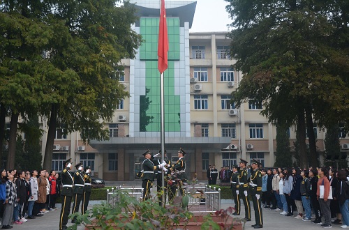 威尼斯人平台(中国)唯一官方网站
组织学生参加升国旗仪式