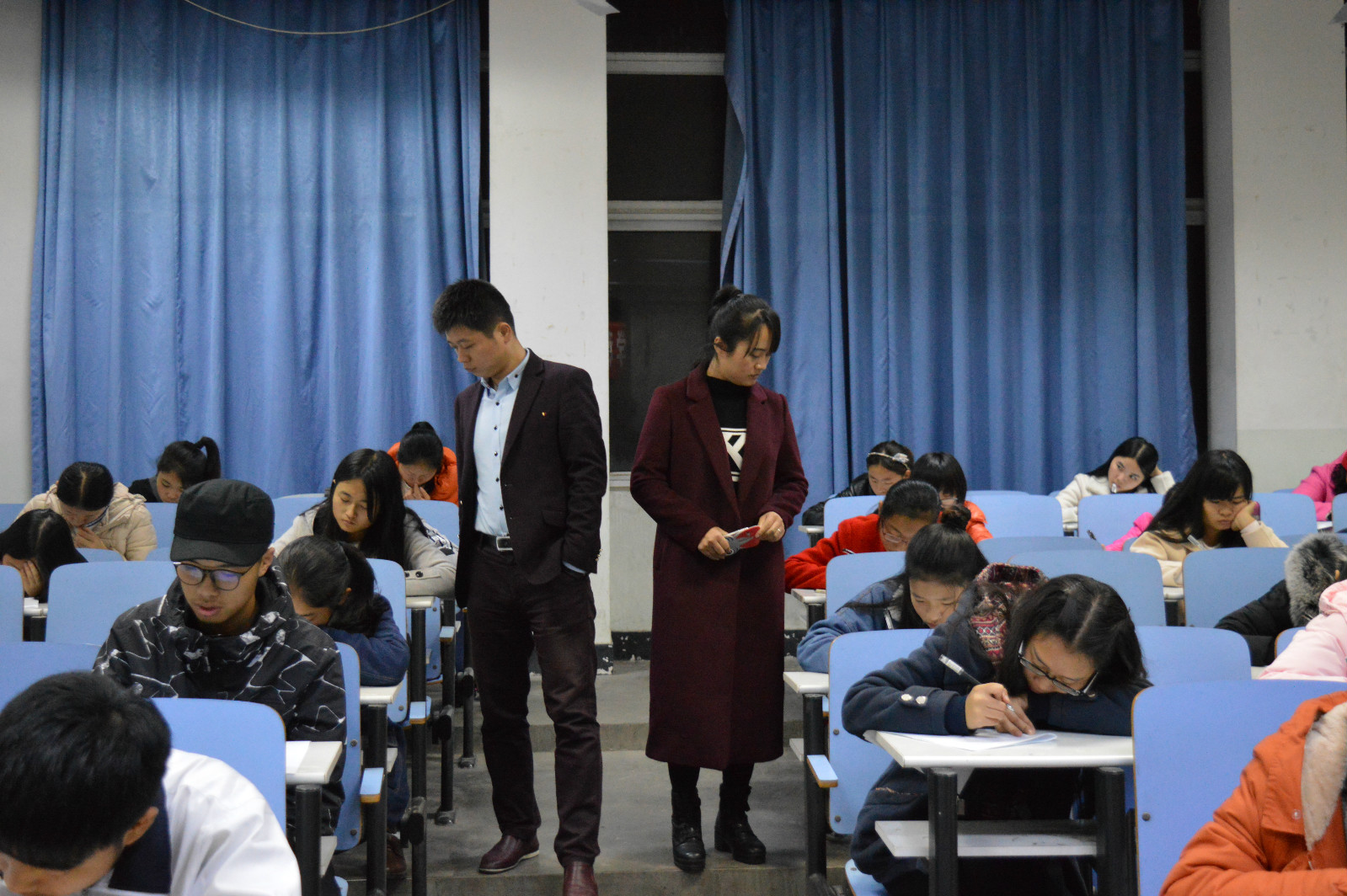 威尼斯人平台(中国)唯一官方网站
举行2016级校规校纪考试