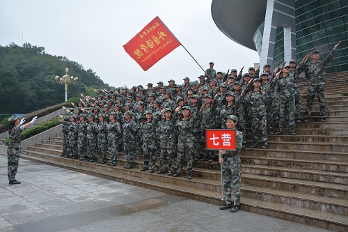 信阳师范威尼斯人平台
2018级新生军训歌咏比赛圆满举行