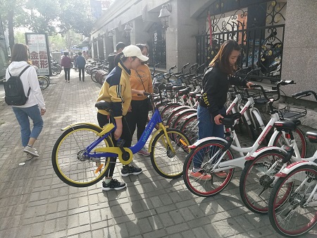 威尼斯人平台(中国)唯一官方网站
组织开展“践行价值观，美化城市环境”志愿服务活动