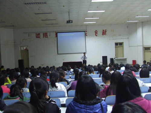 威尼斯人平台(中国)唯一官方网站
新生入学教育火热进行中