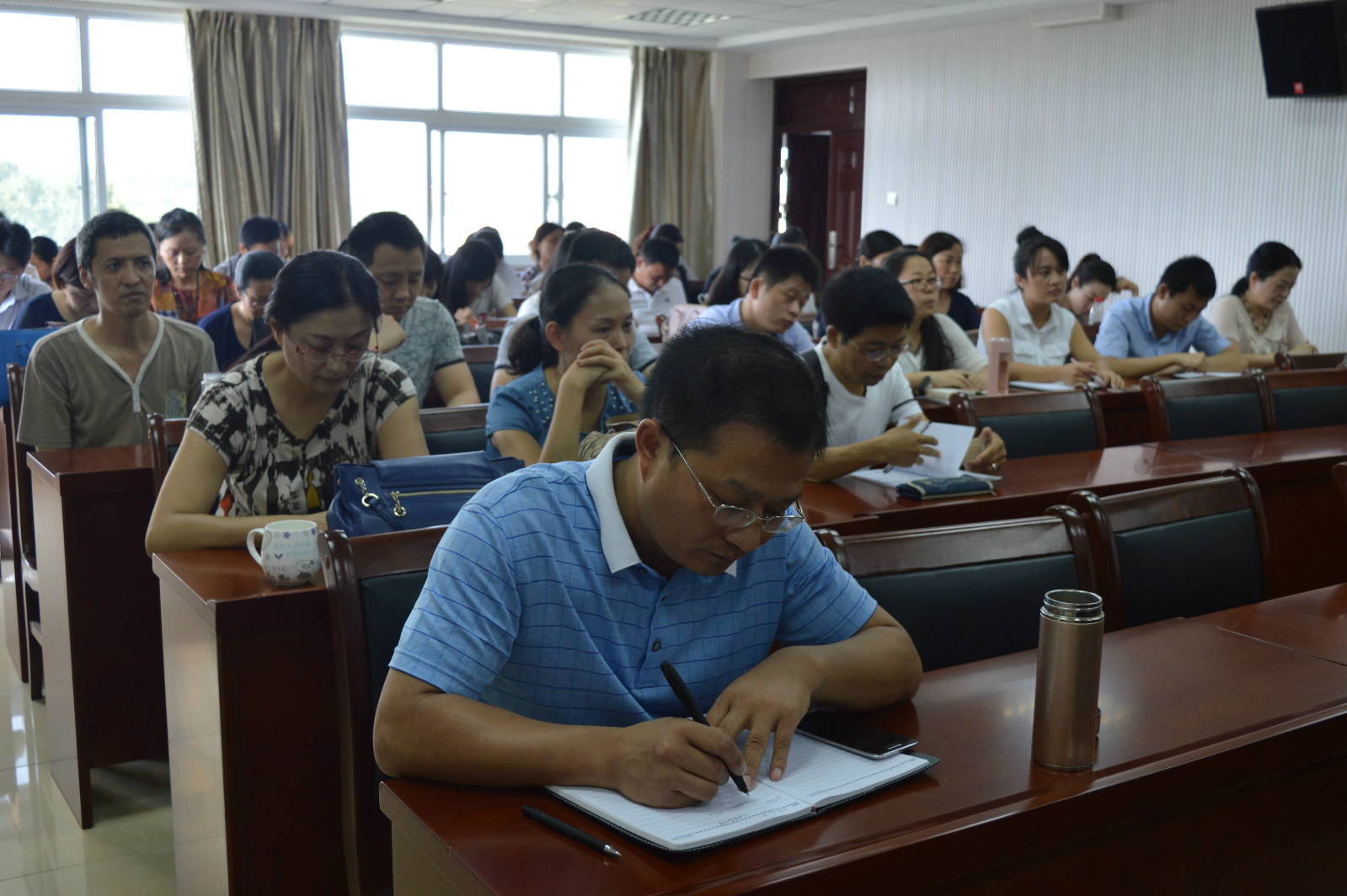 威尼斯人平台(中国)唯一官方网站
召开新学期教职工大会