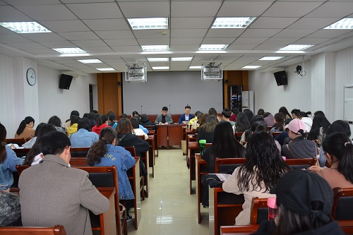 威尼斯人平台(中国)唯一官方网站
深入学习习近平总书记在学校思想政治理论课教师座谈会上讲话精神