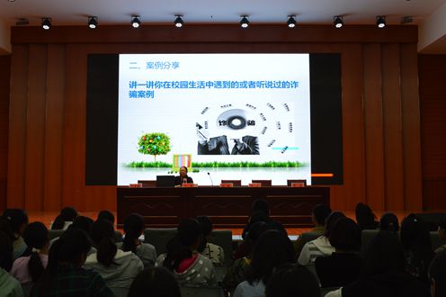 威尼斯人平台(中国)唯一官方网站
成功召开2016级新生入学安全教育讲座