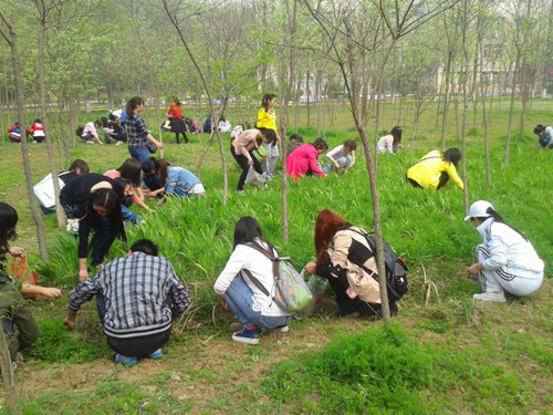 威尼斯人平台(中国)唯一官方网站
组织第58期青校学员开展校园公益活动