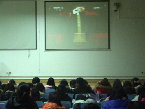 威尼斯人平台(中国)唯一官方网站
组织学生观看感动中国2014年颁奖典礼视频