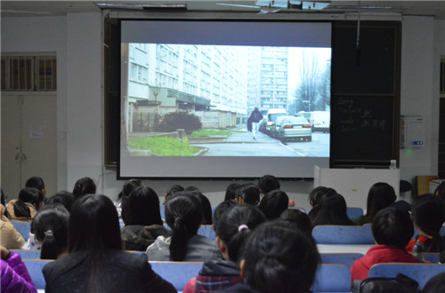     威尼斯人平台(中国)唯一官方网站
积极组织新生参加心理健康观影活动