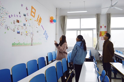 威尼斯人平台(中国)唯一官方网站
开展班级心情墙设计评比活动