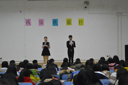 威尼斯人平台(中国)唯一官方网站
“诚信校园行”话剧大赛精彩上演